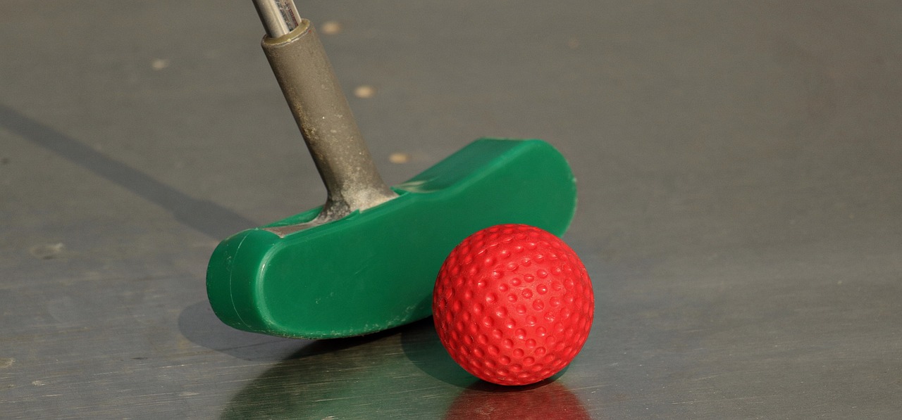 ¿Cómo se juega al mini golf?