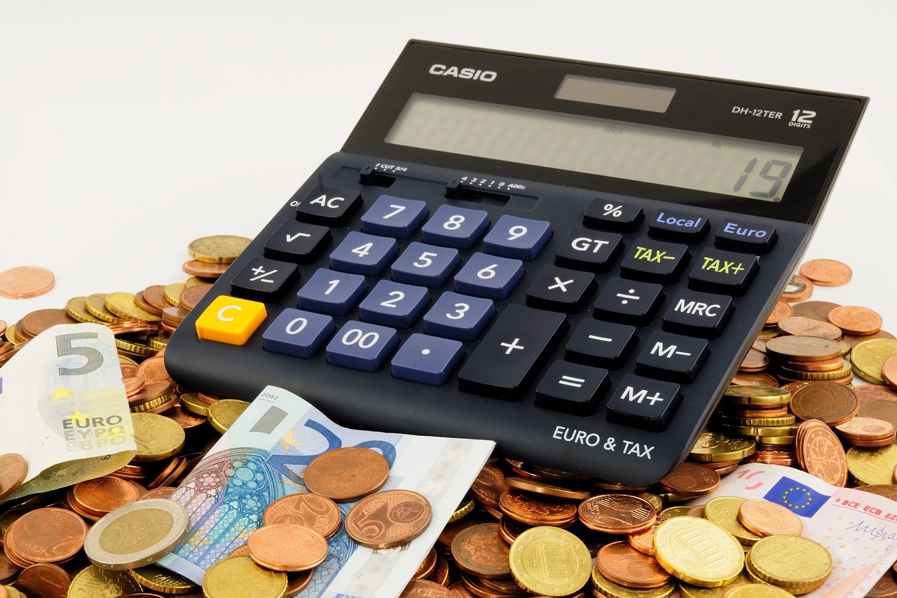 ¿Cómo se calcula la fuerza de aceleración?
